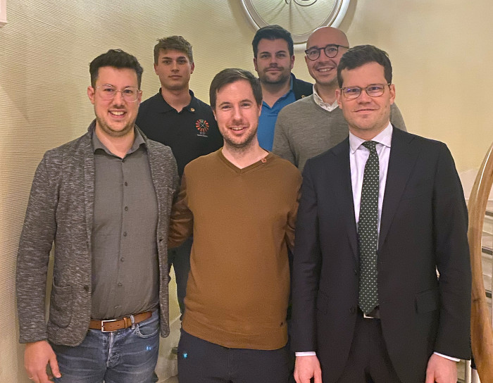 Das neue Vorstandsteam: Christoph Kropfinger, Simon Gille, Pascal Müller, Tim Schulz, David Leonte und Johannes Grote.
(Bild: Gruner)